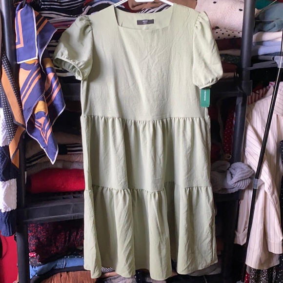 Pretty pastel green dress - Picture 2 of 8